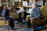 Liebe – Georges (Jean-Louis Trintignant) versucht seiner Tochter Eva (Isabelle Huppert) klarzumachen, warum er die Pflege seiner Frau selbst übernimmt und sie nicht in einer Pflegeeinrichtung unterbringt.