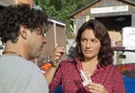 Die Landärztin – Johanna (Christine Neubauer) will es genau wissen und mittels eines Vaterschaftstests Klarheit schaffen, ob Gerhard (Gregor Bloéb) der leibliche Vater seines Kindes ist.