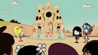 Willkommen bei den Louds – Lucy Loud (2.v.r.)