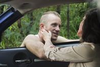Hawaii Five-0 – Danny Williams (Scott Caan, l.); Leslie (Kate Siegel, r.)