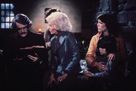 The Fog - Nebel des Grauens – (v.l.n.r.) Pater Malone (Hal Holbrook); Kathy Williams (Janet Leigh); Elizabeth Solley (Jamie Lee Curtis); Andy Wayne (Ty Mitchell)