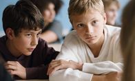 Close – Rémi (Gustav De Waele, links) und Léo (Eden Dambrine) verbindet eine ungewöhnlich innige Freundschaft, die von den Mitschülern verspottet wird.