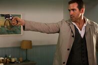 Self/less - Der Fremde in mir – Wer sich nicht an die Regeln hält, wird eliminiert: Damian alias Edward (Ryan Reynolds) muss sich gegen die Leute verteidigen, die ihm die Transformationsfirma hinter her schickt.