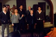 Vier Frauen und ein Todesfall – (v.li.) Andreas Kiendl (Lassacher), Angelika Richter (Herta Siegwald), Gerhard Greiner (Toni Steiger), Charly Rabanser (Salchegger), Brigitte Kren (Maria), Adele Neuhauser (Julie).