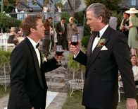 Diagnose: Mord – Wayde Garrett (Patrick Duffy, r.) ahnt nicht, dass der Drink, der ihm von seinem Schwiegersohn Phillip (David Sheinkopf, l.) angeboten wird, ein tödliches Mittel enthält.