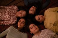 neoriginal: The Gymnasts – "Ein einziger Körper, ein einziges Herz", so lautet der Slogan der italienischen Kunstturnerinnen aus dem Team "Vis Invicta": Martina (Alessia De Falco), Nadia (Federica Cuomo), Carla (Giada Savi), Benedetta (Eva Iurlaro), Anna (Giada Pirozzi).