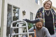 Baskets – Dale Baskets (Zach Galifianakis, l.); Christine Baskets (Louie Anderson, r.)