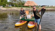 Der Camping-Check – Friso Richter (re.) und Lukas Lowack suchen nach dem perfekte Camping-Traum.