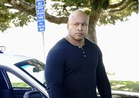 Navy CIS: L.A. – Als das NCIS-Team herausfindet, dass eines der Mordopfer in Diensten des brasilianischen Konsulats stand, muss Sam (LL Cool J) den Konsul sofort in Sicherheit bringen ...
