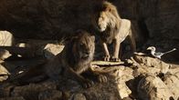 Der König der Löwen – (v.l.n.r.) Scar; Mufasa; Zazu