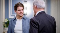 Sturm der Liebe – Massimo (Philip Birnstiel, l.) befürchtet, dass Sandy etwas zugestoßen ist.