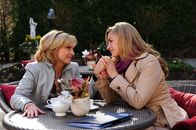 Sturm der Liebe – Nicola (Kerstin Gähte, l.); Theresa (Ines Lutz, r.)
