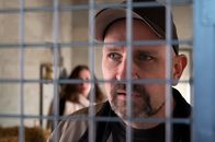 SOKO Stuttgart – Vor der Stuttgarter Oper wird die Leiche einer erfolgreichen Sängerin gefunden. Auch Marc Kollwitz (Dominik Kuhn), der Bruder des Opfers und Tierpfleger im Zoologischen und Botanischen Garten, gerät unter Verdacht: Hatte ein familiärer Streit tödliche Folgen?