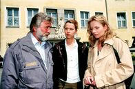 Die Neue - Eine Frau mit Kaliber – (v.li.) Heinz Marecek (Rudi Aschenbrenner), Doris Schretzmayer (Lisa Engel), Susanne Michel (Regina Leikermoser).
