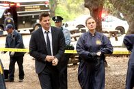 Bones - Die Knochenjägerin – Seeley Booth (David Boreanaz, l.); Temperance Brennan (Emily Deschanel, r.)