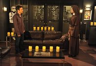 How I Met Your Mother – Wochenlang hat Ted (Josh Radnor, l.) Barney (Neil Patrick Harris, r.) nicht gesehen, und als er von ihm aufgefordert wird, ihn zu besuchen, muss er erst einen ganz besonderen Eid ablegen ...