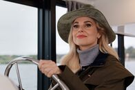 Silvia entdeckt – Silvia Schneider auf Bootsfahrt auf dem Shannon in Portnumna mit Brian Kirwan.
