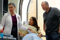 Modern Family – (v.l.): Dr. Barksdale (Erin Noble), Sofia (Gloria Vergara) und Jay (Ed O'Neill)