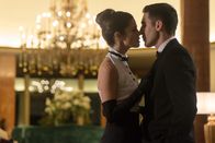 Velvet – Ana Rivera (Paula Echevarría, l.); Alberto Márquez (Miguel Ángel Silvestre, r.)