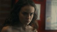 Unseen – Lily (Elisa Echevarria) ist ohne jede Spur verschwunden und wird gefangen gehalten. Nachdem sie etwas über den Vorfall mit ihrem Großvater herausfindet, setzt sie alles auf eine Karte und versucht zu fliehen.