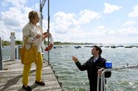 WaPo Bodensee – Mechthild Fehrenbach (Diana Körner, l.) hat mit ihrem Untermieter Jakob Frings (Max König, r.) ein Hühnchen zu rupfen.