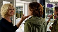 Moka – Moka Blick auf die neue Kundin: Nathalie Baye als Marlène, Emmanuelle Devos als Diane