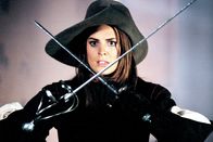 Lady Musketier - Alle für eine – Valentine (Susie Amy), die Tochter von d'Artagnan, will am Hof Ludwig XIV. in die Fußstapfen ihres Vaters treten.