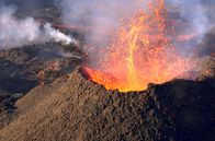 Vom Wesen der Vulkane – Für Vulkanologen ist die Lava der Schlüssel zum Verständnis von Vulkanen. Sich ihr anzunähern, ist allerdings eine Herausforderung.
