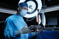 Atlanta Medical – Dr. Bell (Bruce Greenwood) plant eine Paralleloperation. Doch diese verläuft nicht wie gehofft ...