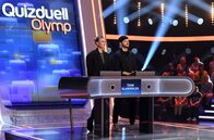 Quizduell-Olymp – Die Kandidat:innen des Teams "Glasperlen": die Musikerin Carolin Niemczyk (l.) und der Musiker Daniel Grunenberg (r.).