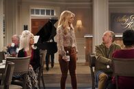 B Positive – (v.l.n.r.) Bette (Jane Seymour); Gina Dabrowski (Annaleigh Ashford); Spencer (Jim Beaver)