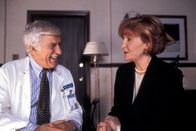 Diagnose: Mord – Dr. Mark Sloan (Dick Van Dyke, l.); Dr. Gina Lawson (Sally Jessy Raphael, r.)
