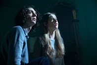 The Midnight Man – MAx (Keenan Lehmann) links im Bild, Young Anna (Summer H. Howell) rechts im Bild