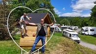 Der Camping-Check – Friso Richter (re.) und Lukas Lowack.
