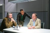 Die Rosenheim-Cops – Gemeinderat Blattner (Thomas Kügel, r.) fühlte sich vom Opfer betrogen. Ein Motiv für die Kommissare Stadler (Dieter Fischer, l.) und Bergmann (Florian Fitz, M.).