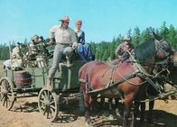 Die Todes-Ranch – Jim Cole (Clint Walker, l.); Angela Cole (Martha Hyer, r.)