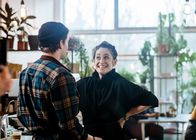 Pure – Marnie (Charly Clive) lernt auf der Arbeit Benji (Jacob Collins-Levy) kennen und die beiden verabreden sich auf ein gemeinsames Date.