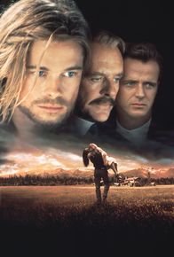 Legenden der Leidenschaft – Ludlow (Anthony Hopkins, M.) sitzt zwischen den Stühlen. Seine Söhne Tristan (Brad Pitt, l.) und Alfred (Aidan Quinn, r.) begehren die gleiche Frau ...
