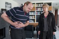 Der Bergdoktor – Wolfgang Fuchs (Oliver Stokowski) wartet auf eine Spender-Niere, die aber ebenso dringend die schwerkranke Tochter von Katja Grainer (Floriane Daniel) bräuchte.