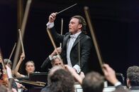 Neujahrskonzert Venedig La Fenice 2026 – Der italienische Dirigent Michele Mariotti leitet Chor und Orchester des Teatro La Fenice beim Neujahrskonzert 2026.