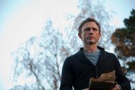 Verblendung – Investigativ-Journalist Mikael Blomkvist (Daniel Craig) ist auf eine Insel im Norden Schwedens gereist, um das mysteriöse Verschwinden von Harriet Vanger aufzuklären, die vor über 40 Jahren spurlos verschwand.