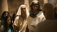 Die glorreichen 10 – Pharao Echnaton will seinen Lieblingsgott Aton zum Mächtigsten der ägyptischen Götter machen. Also sucht er die Konfrontation mit dem bisherigen Platzhirsch Amun und seinen mächtigen Priestern.