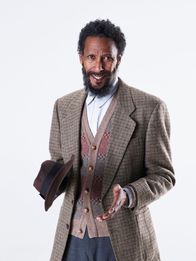 This Is Us - Das ist Leben – (1. Staffel) - William Hill (Ron Cephas Jones) ist der biologische Vater von Randall, der seinen Sohn als Baby jedoch vor einer Feuerwache abgegeben hat, da er sich wegen seines Drogenkonsums nicht dazu in der Lage sah, dem Kind ein guter Vater zu sein ...