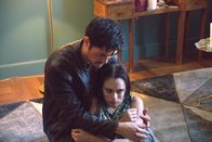 Assassin Club – Morgan Ganes (Henry Golding, l.); Sophie (Daniela Melchior, r.)