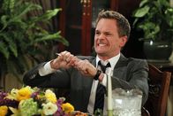 How I Met Your Mother – Trifft tatsächlich seinen leiblichen Vater und ist überrascht darüber, wie sich sein Leben entwickelt hat: Barney (Neil Patrick Harris) ...