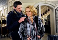 Rote Rosen – ARD ROTE ROSEN FOLGE 1673 Uhr im ERSTEN. Ole (Patrik Fichte, l.) und Tine (Maike Bollow, r.) können ihre gegenseitige Anziehung nicht leugnen.