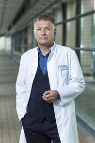 In aller Freundschaft – Dr. Roland Heilmann (Thomas Rühmann).