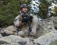 Lone Survivor – Afghanistan am 28. Juni 2005: Einsatzleiter Lieutenant Michael Patrick "Murph" Murphy (Taylor Kitsch) und seine kleine Truppe werden nachts im gebirgigen Gelände ausgesetzt, um den Aufenthaltsort eines berüchtigten Taliban-Anführers auszukundschaften und diesen gegebenfalls per Präzisionsschuss aus der Ferne zu eliminieren ...