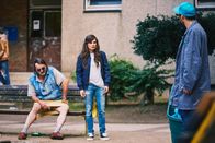 Blockbustaz – Sol (Eko Fresh, r.), Freundin Jessica (Joyce Ilg, M.) und Ronald Meissner (Andreas Hoppe, l.).