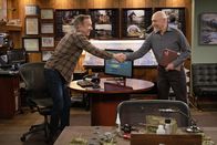 Last Man Standing – Mike Baxter (Tim Allen, l.); Ed Alzate (Hector Elizondo, r.)